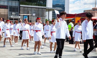 “Дээлтэй Монгол” наадам