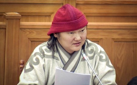Утааны асуудлаар, “Хуурсаар хуурсаар улсын их хурлын гишүүн, хумсалсаар хумсалсаар овт-шаар данстан” гэмээр байна